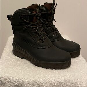 Sorel Black and Brown Winter Boots Size 6